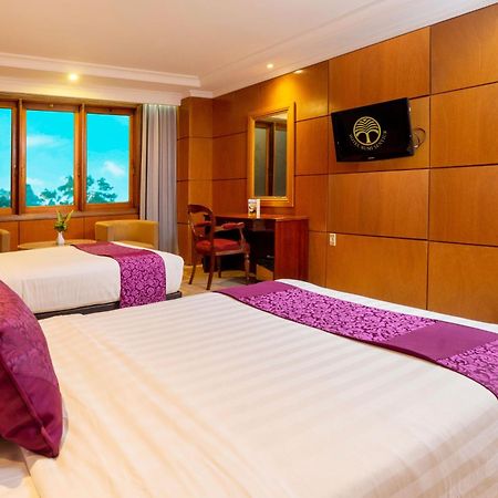 Hotel Bumi Senyiur Samarinda Esterno foto