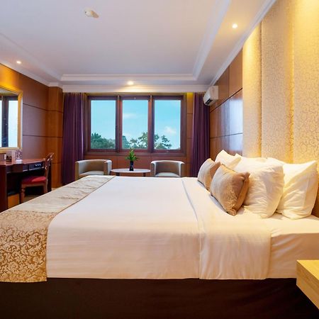 Hotel Bumi Senyiur Samarinda Esterno foto
